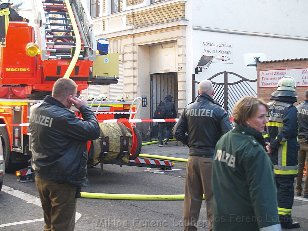 Einsatz Feuerwehr SEK Polizei Koeln Nippes Merheimerstr P073.JPG